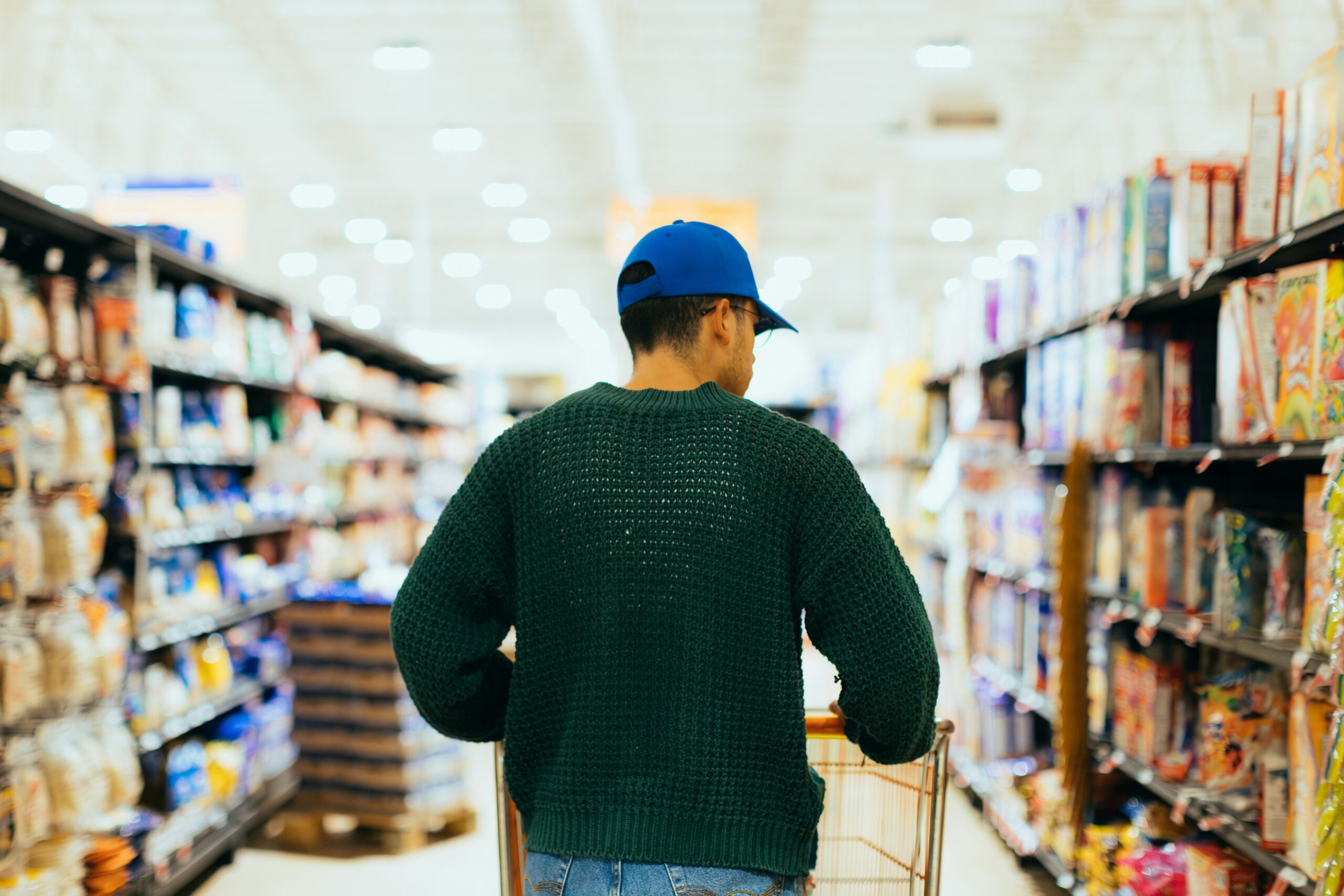 Grocery store shopper representing retail pricing analytics and price optimization